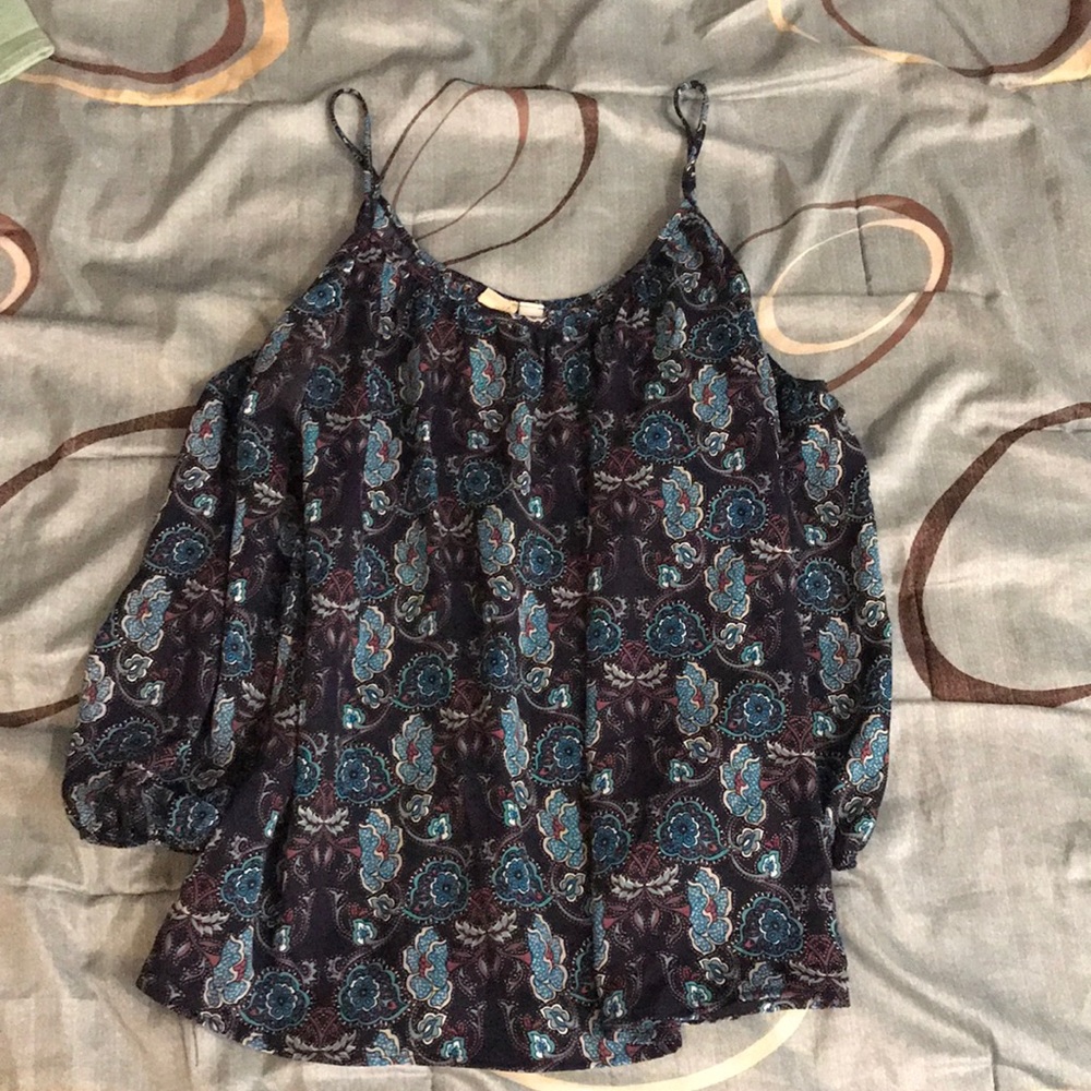 Francesca’s Purple Floral Open Shoulder Top L